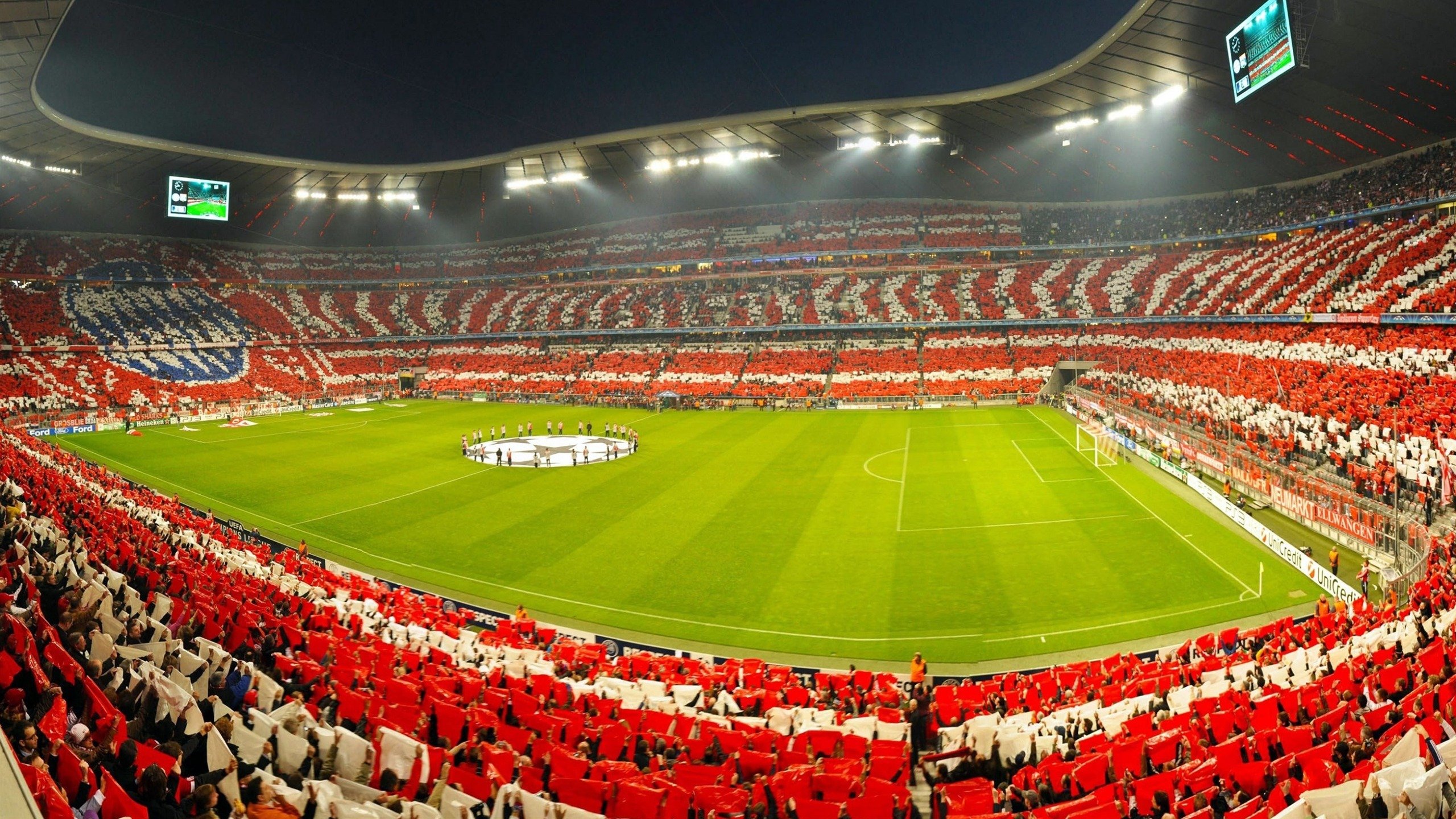 “高新体育中心网球赛:选手拼尽全力,赛场气氛爆棚”